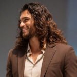 Can Yaman altezza